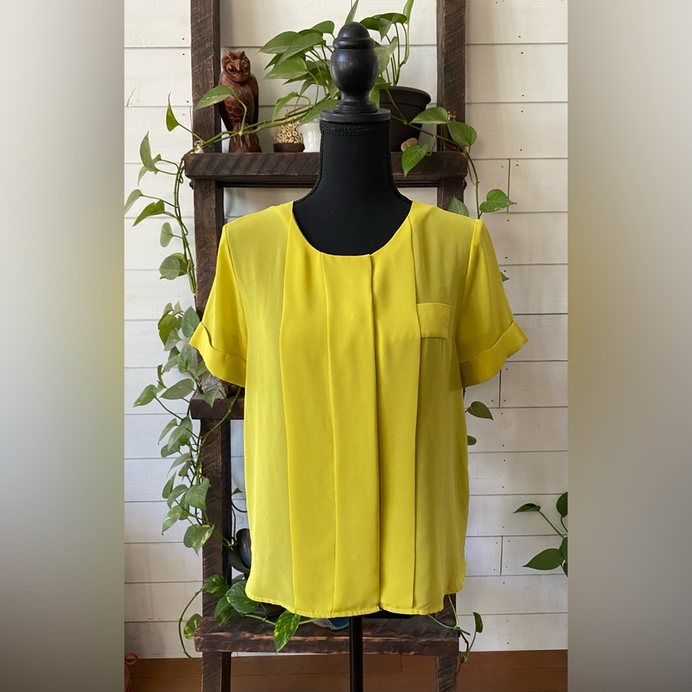 W118 by Walter Baker: Yellow Pleated Relaxed Blouse with Cuff Sleeves - Picture 11 of 17